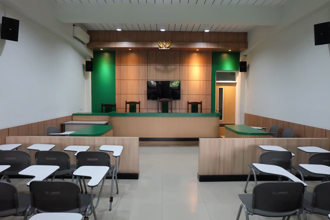 fasilitas ruang pengadilan
